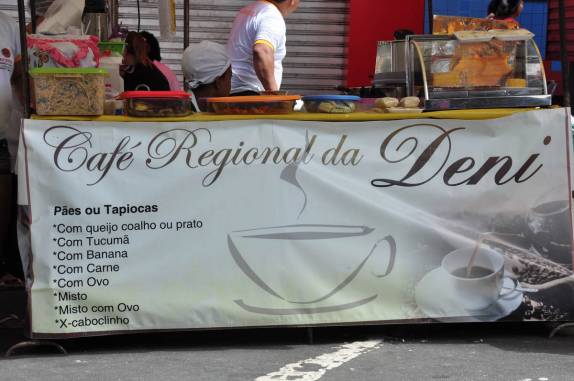 Delicioso café da manhã tradicional em feira de Manaus, no Amazonas